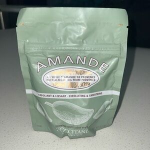 L’Occitane crunchy muesli scrub refill NWT